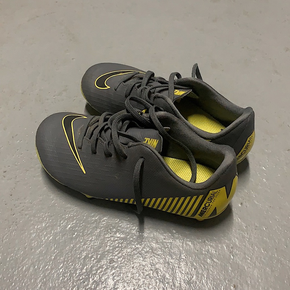 BOYS Nike Soccer Cleats — Size 12.5 US